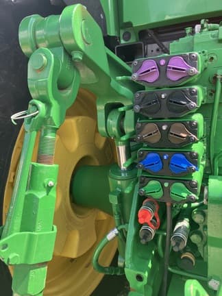 Image of John Deere 8R 310 equipment image 4