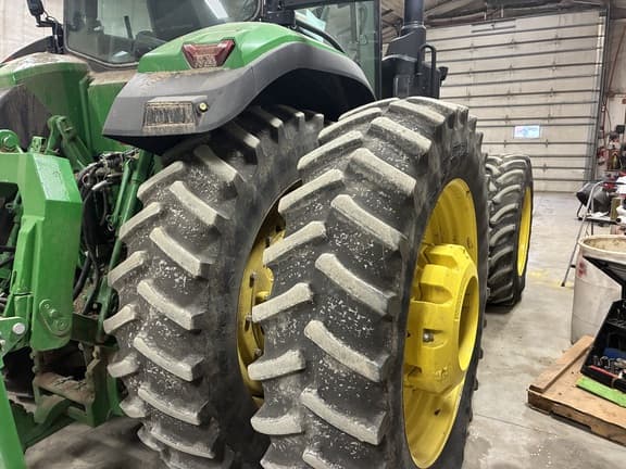 Image of John Deere 8R 310 equipment image 2