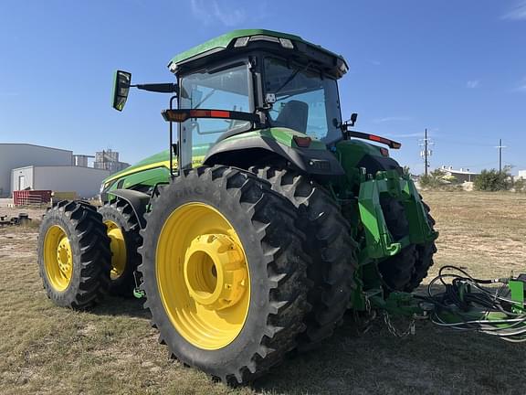 Image of John Deere 8R 310 equipment image 2