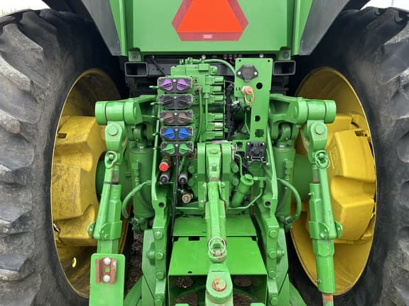 Image of John Deere 8R 310 equipment image 3