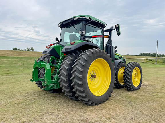 Image of John Deere 8R 310 equipment image 4