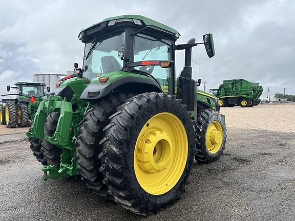 Image of John Deere 8R 310 equipment image 4