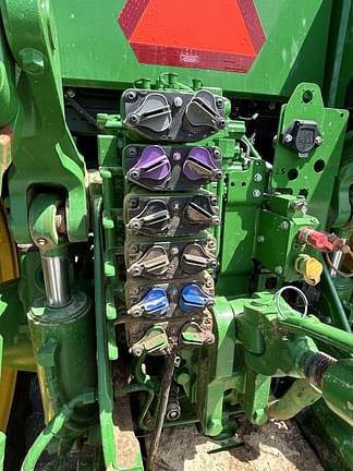 Image of John Deere 8R 310 equipment image 4