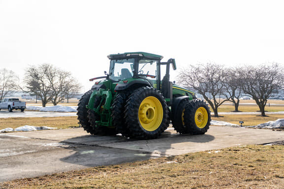 Image of John Deere 8R 310 equipment image 4