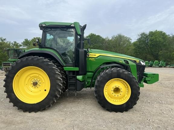 Image of John Deere 8R 310 equipment image 4