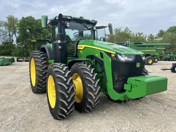 Image of John Deere 8R 310 equipment image 3
