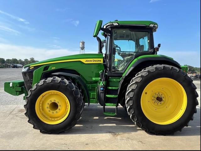 Image of John Deere 8R 310 equipment image 4