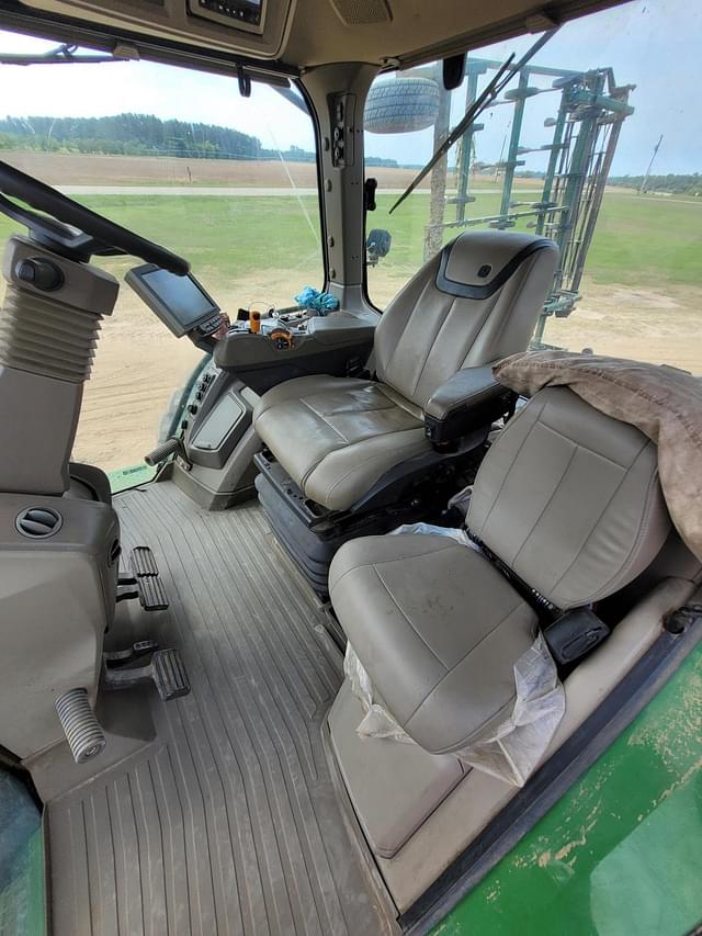 Image of John Deere 8R 340 equipment image 4