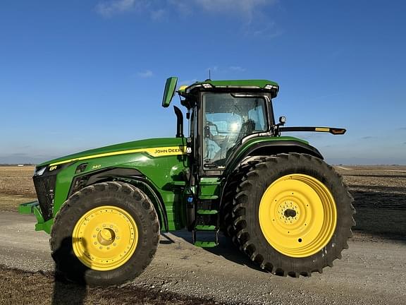 Image of John Deere 8R 340 equipment image 2