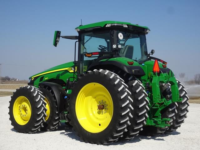Image of John Deere 8R 340 equipment image 4
