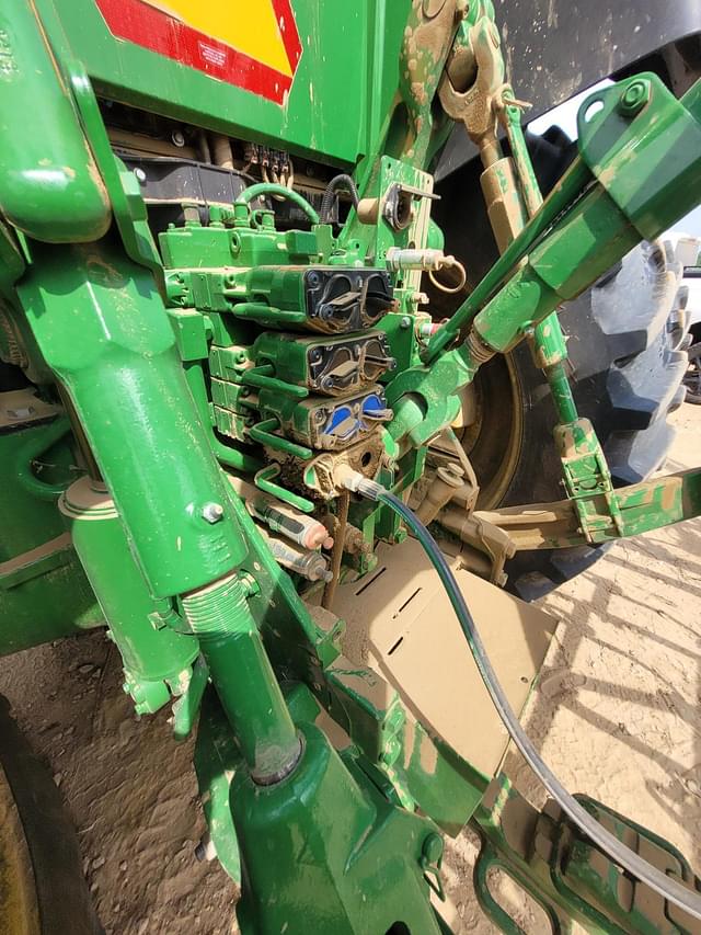 Image of John Deere 8R 340 equipment image 3