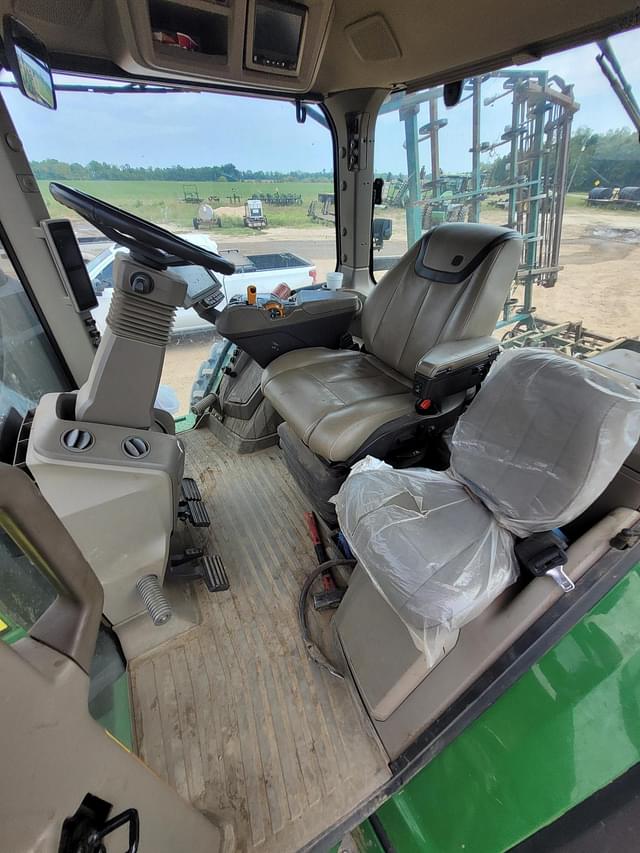 Image of John Deere 8R 340 equipment image 4