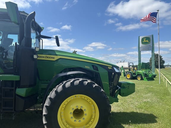 2022 John Deere 8R 340 Equipment Image0