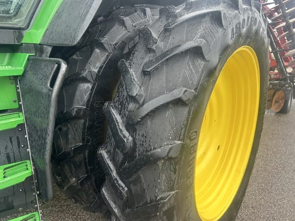 Image of John Deere 8R 340 equipment image 3