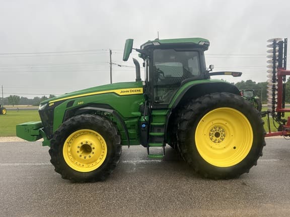 Image of John Deere 8R 340 equipment image 2