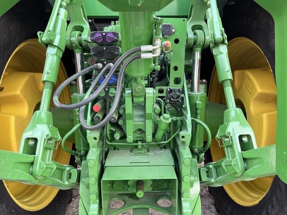 Image of John Deere 8R 340 equipment image 4