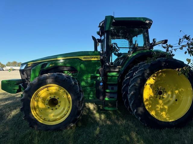 Image of John Deere 8R 340 equipment image 2