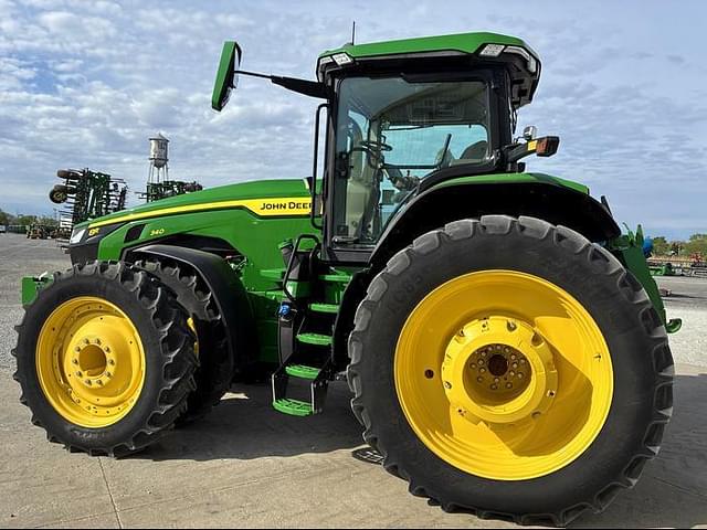 Image of John Deere 8R 340 equipment image 4