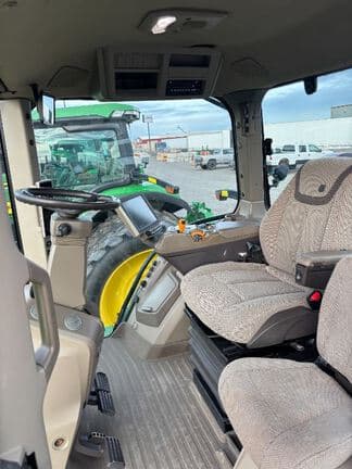 Image of John Deere 8R 340 equipment image 4