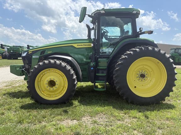 Image of John Deere 8R 340 equipment image 4