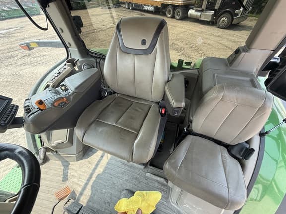 Image of John Deere 8R 340 equipment image 2
