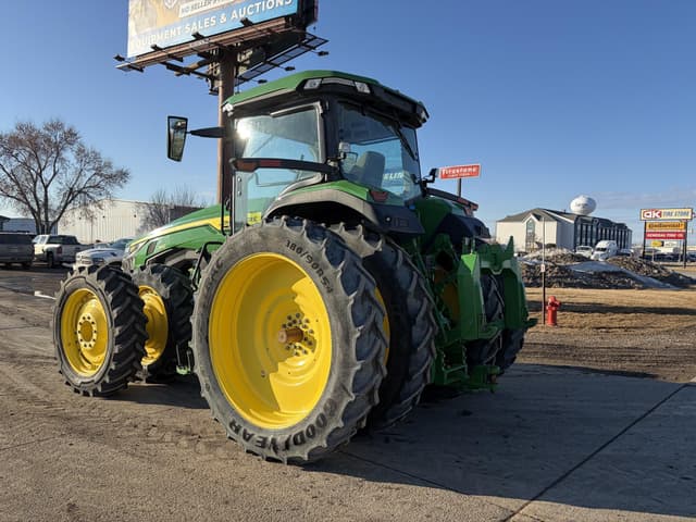 Image of John Deere 8R 340 equipment image 2