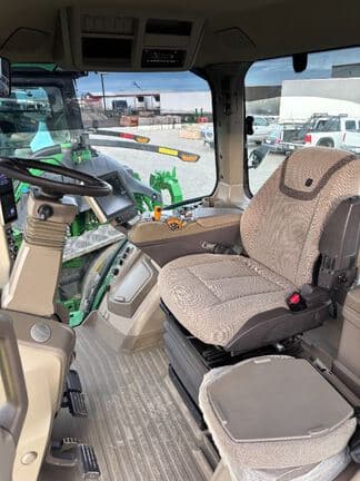 Image of John Deere 8R 340 equipment image 4