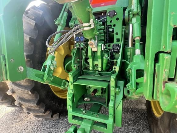Image of John Deere 8R 340 equipment image 2
