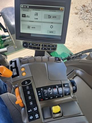 Image of John Deere 8R 340 equipment image 3