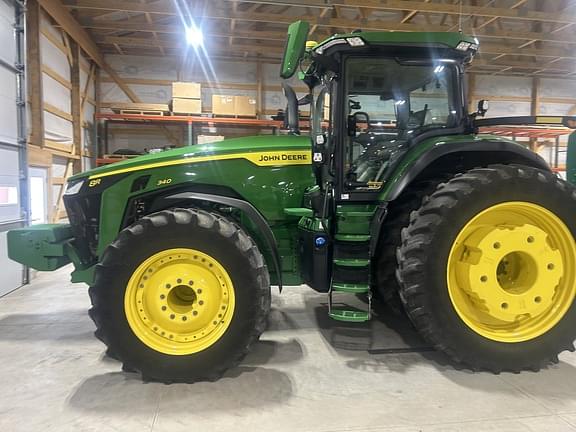 Image of John Deere 8R 340 equipment image 4