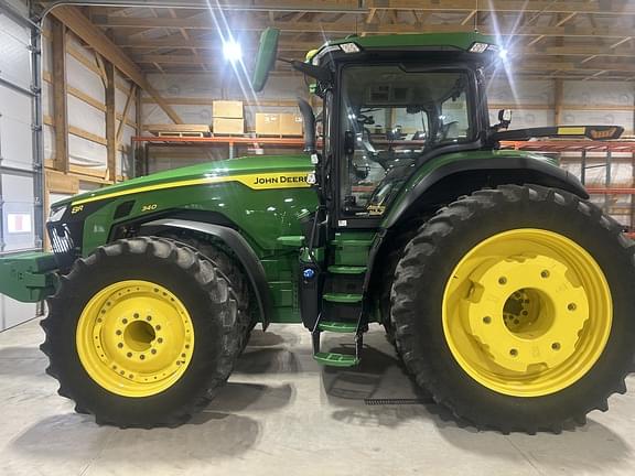 Image of John Deere 8R 340 equipment image 2