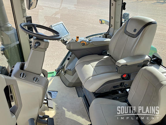 Image of John Deere 8R 340 equipment image 4