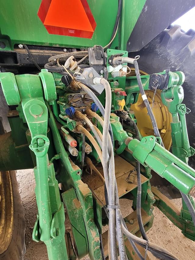 Image of John Deere 8R 340 equipment image 3