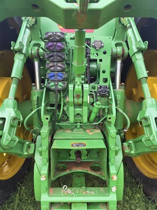Image of John Deere 8R 340 equipment image 4