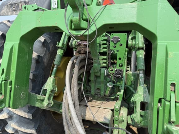 Image of John Deere 8R 370 equipment image 4