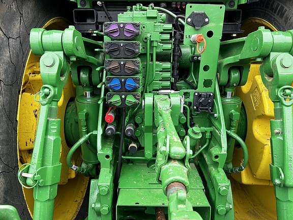 Image of John Deere 8R 370 equipment image 4