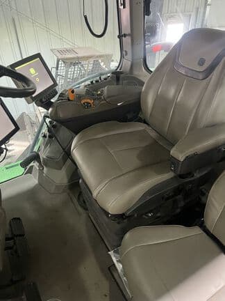 Image of John Deere 8R 370 equipment image 4