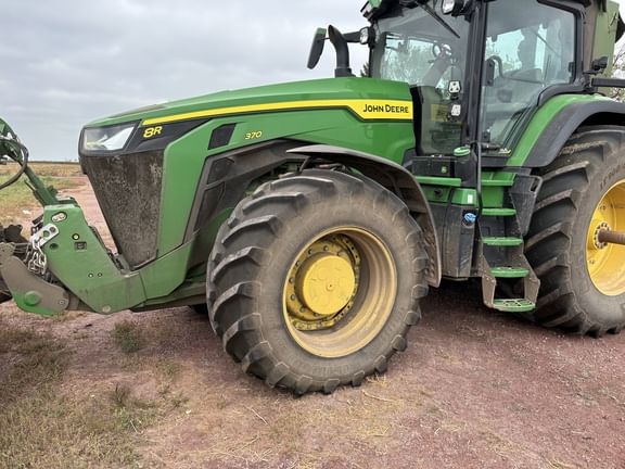 2022 John Deere 8R 370 Equipment Image0