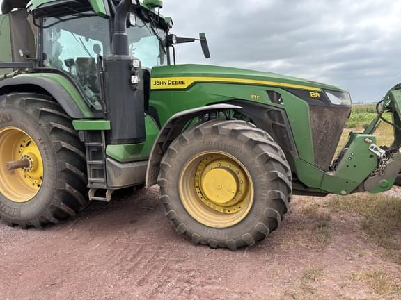Image of John Deere 8R 370 equipment image 2