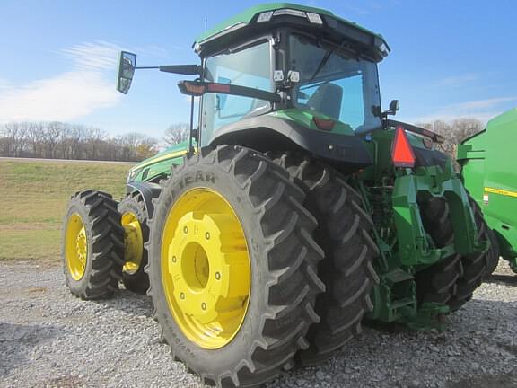 Image of John Deere 8R 370 equipment image 2