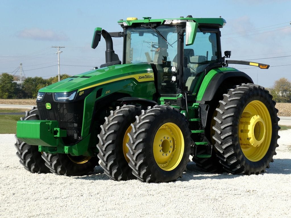 2022 John Deere 8R 370 Equipment Image0