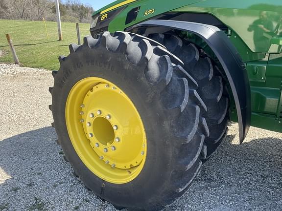 Image of John Deere 8R 370 equipment image 2