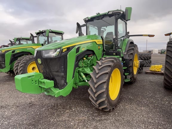 2022 John Deere 8R 370 Equipment Image0