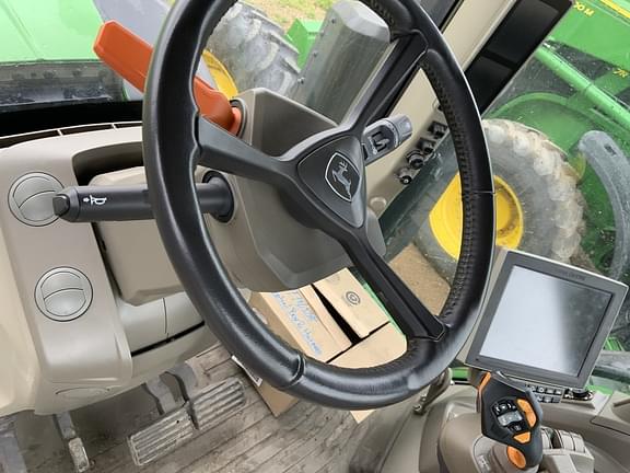 Image of John Deere 8R 370 equipment image 4