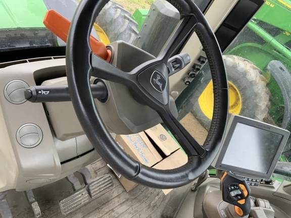 Image of John Deere 8R 370 equipment image 4