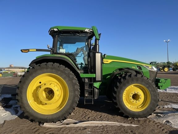 2022 John Deere 8R 370 Image