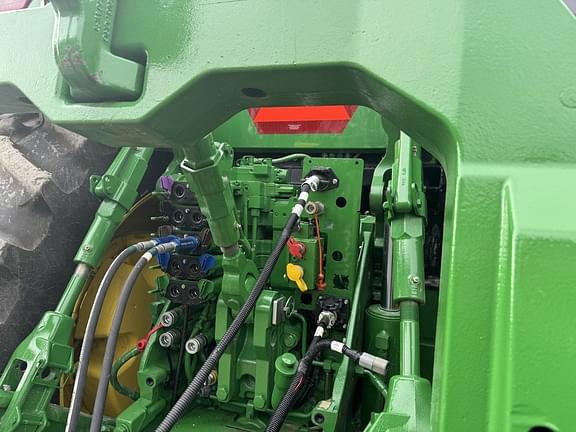 Image of John Deere 8R 370 equipment image 2