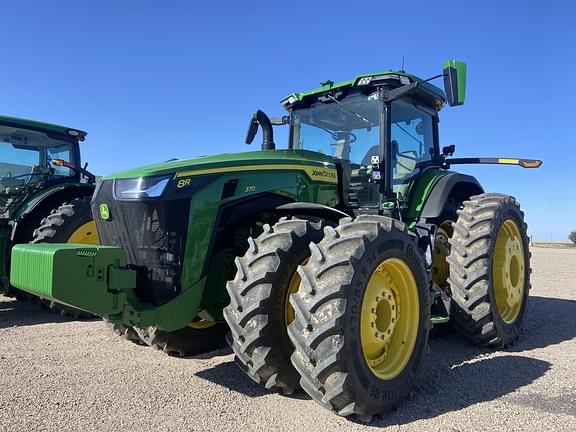 Image of John Deere 8R 370 equipment image 2