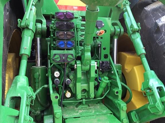 Image of John Deere 8R 370 equipment image 3