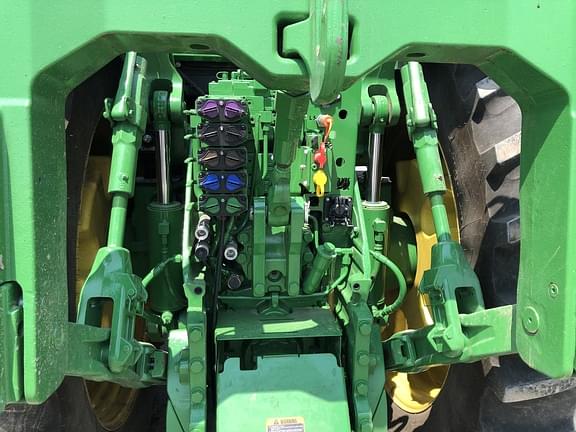 Image of John Deere 8R 370 equipment image 4